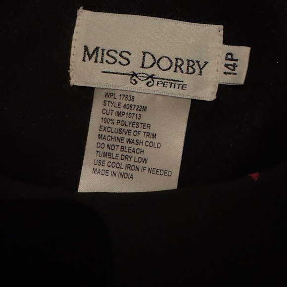 Elegant Black and Red Floral Dress - Picture 4 of 4